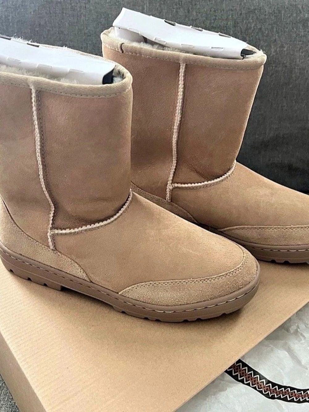 UGG W Classic Ultra Mini Ultra Short Boots Brown US 8 NWT
